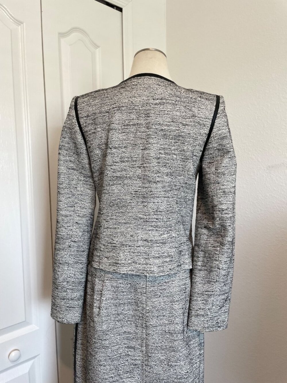 Classiques Entier Classic Black + White Tweed Structured Skirt Suit Set Size M/1 - Picture 8 of 15